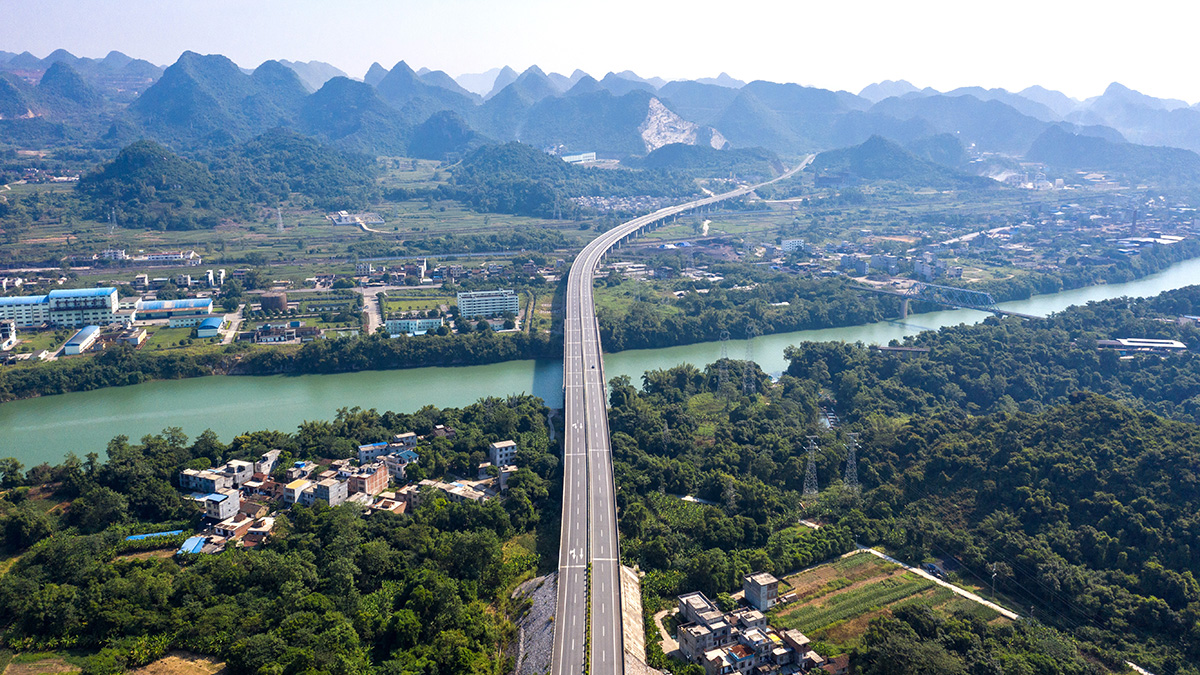 馬山至平果高速公路.jpg